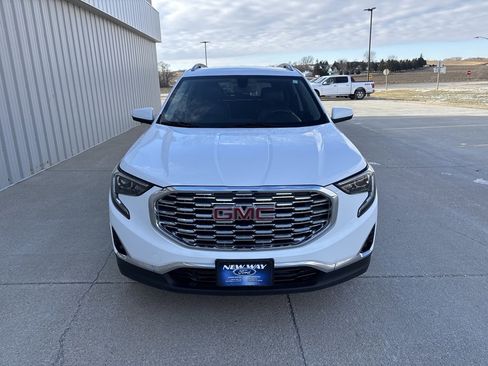 Used 2019 GMC Terrain SLT image 2