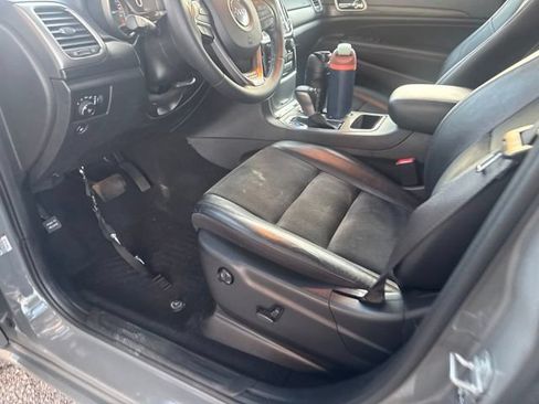 Used 2021 Jeep Grand Cherokee Laredo X AWD/4WD image 3