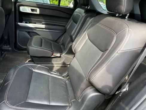 Used 2023 Ford Explorer Limited w/ Limited Technology Package AWD/4WD image 10