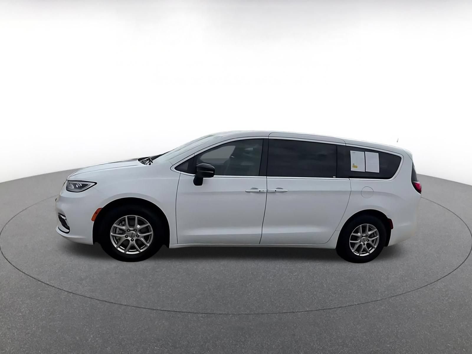 Used 2025 Chrysler Pacifica Select FWD image 7