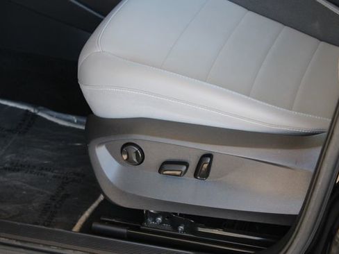 Used 2023 Volkswagen Taos SE image 11