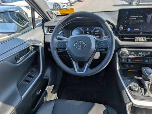 Used 2023 Toyota RAV4 XSE AWD/4WD image 16