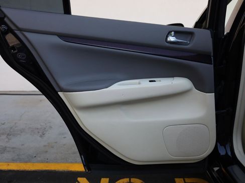 Used 2013 INFINITI G37 Journey w/ Premium Pkg image 18