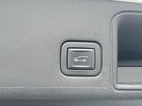 Certified 2023 GMC Terrain SLT AWD/4WD image 9