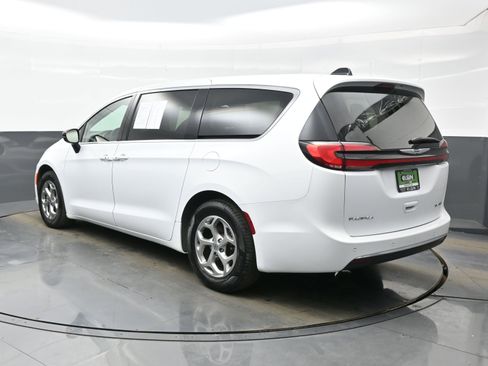 Used 2024 Chrysler Pacifica Limited image 4