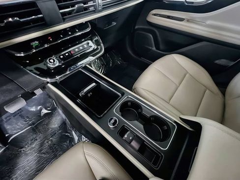 Used 2025 Lincoln Corsair FWD image 25