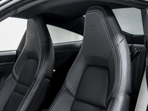 Used 2025 Porsche 911 Carrera RWD image 19