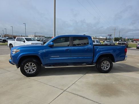 Used 2018 Toyota Tacoma SR5 RWD image 4