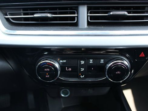 Used 2025 Chevrolet Trax LT image 27