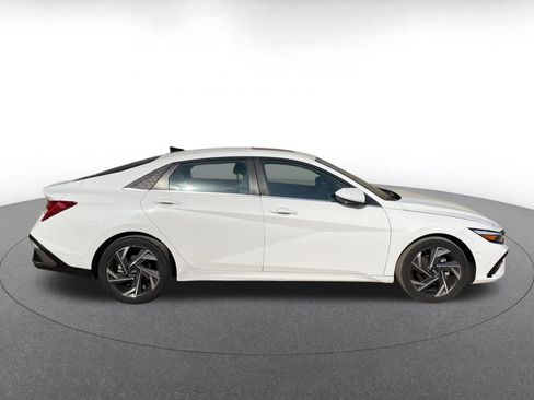 Used 2025 Hyundai Elantra SEL FWD image 18