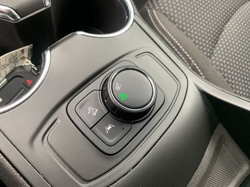 Used 2024 GMC Terrain SLE FWD image 14