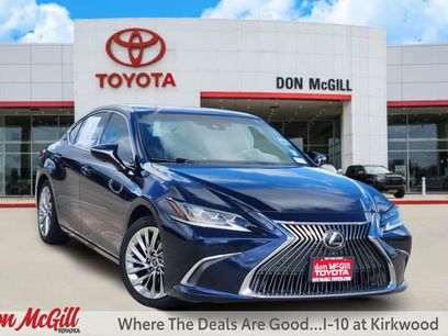 Used 2020 Lexus ES 350 Ultra Luxury w/ Accessory Package 2