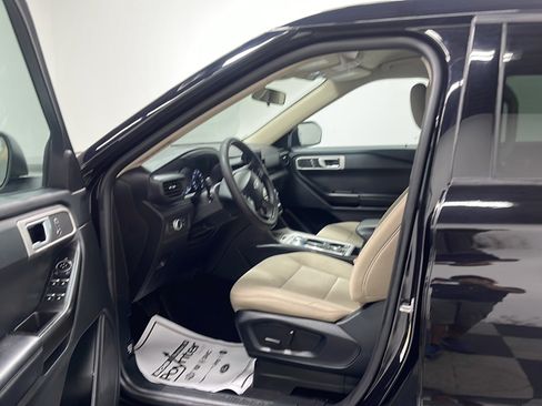 Used 2021 Ford Explorer 4WD image 2