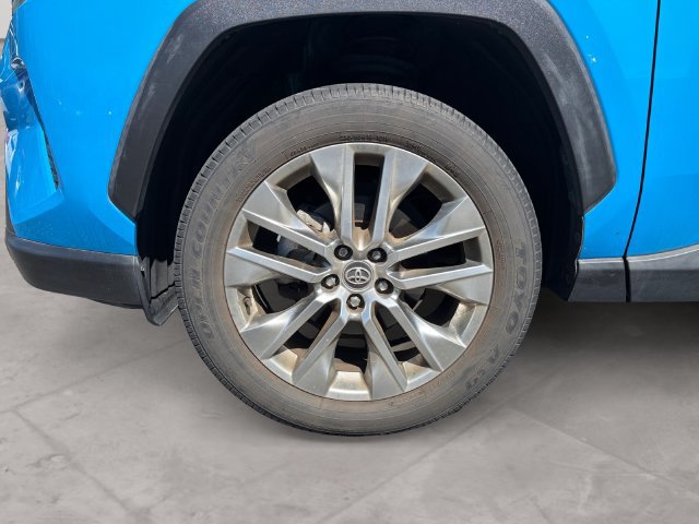 Used 2020 Toyota RAV4 XLE Premium FWD image 11
