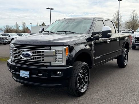 Used 2017 Ford F350 Platinum w/ Platinum Ultimate Package image 4