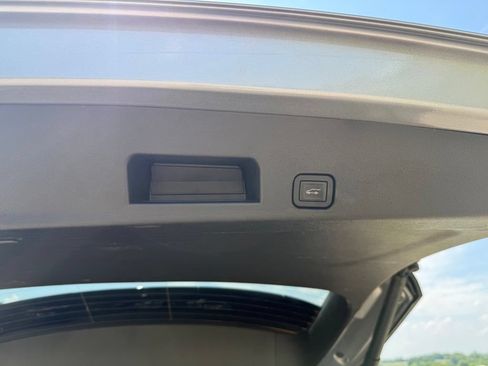 Used 2025 Buick Enclave Preferred FWD image 7