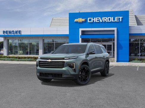 New 2027 Chevrolet Traverse LT w/ LPO, Floor Liner Package FWD image 32