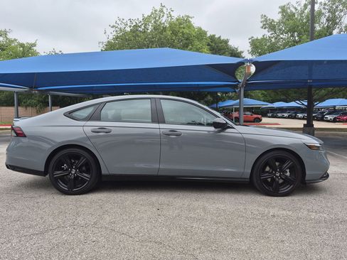 Used 2025 Honda Accord Sport image 2