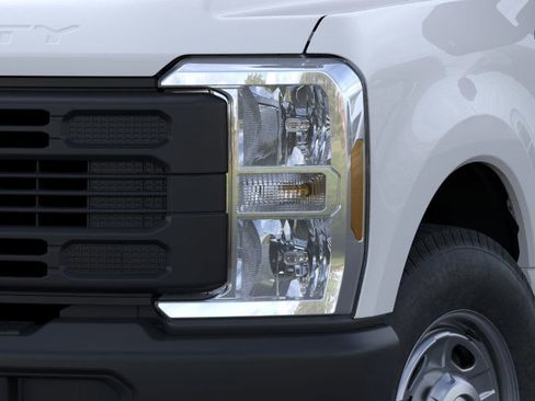 New 2026 Ford F250 XL w/ XL Driver Assist Package RWD image 18