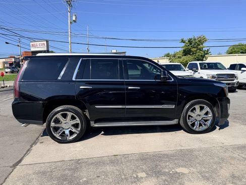 Used 2016 Cadillac Escalade Luxury AWD/4WD image 7