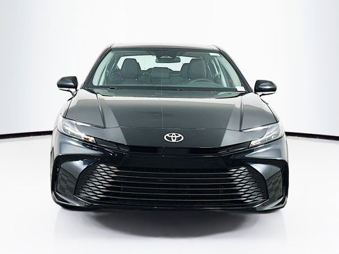 Used 2025 Toyota Camry LE image 2