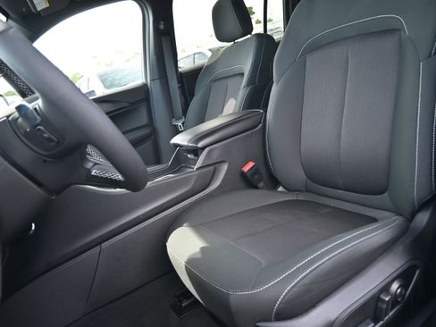 Used 2025 Jeep Grand Cherokee L Laredo w/ Luxury Tech Group I RWD image 15