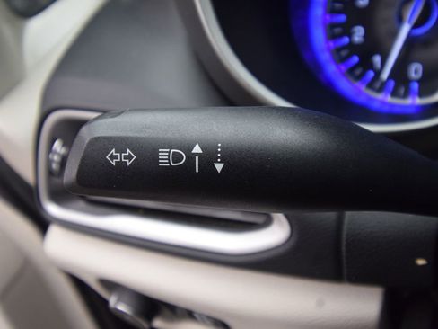 Used 2023 Chrysler Pacifica Touring-L image 35