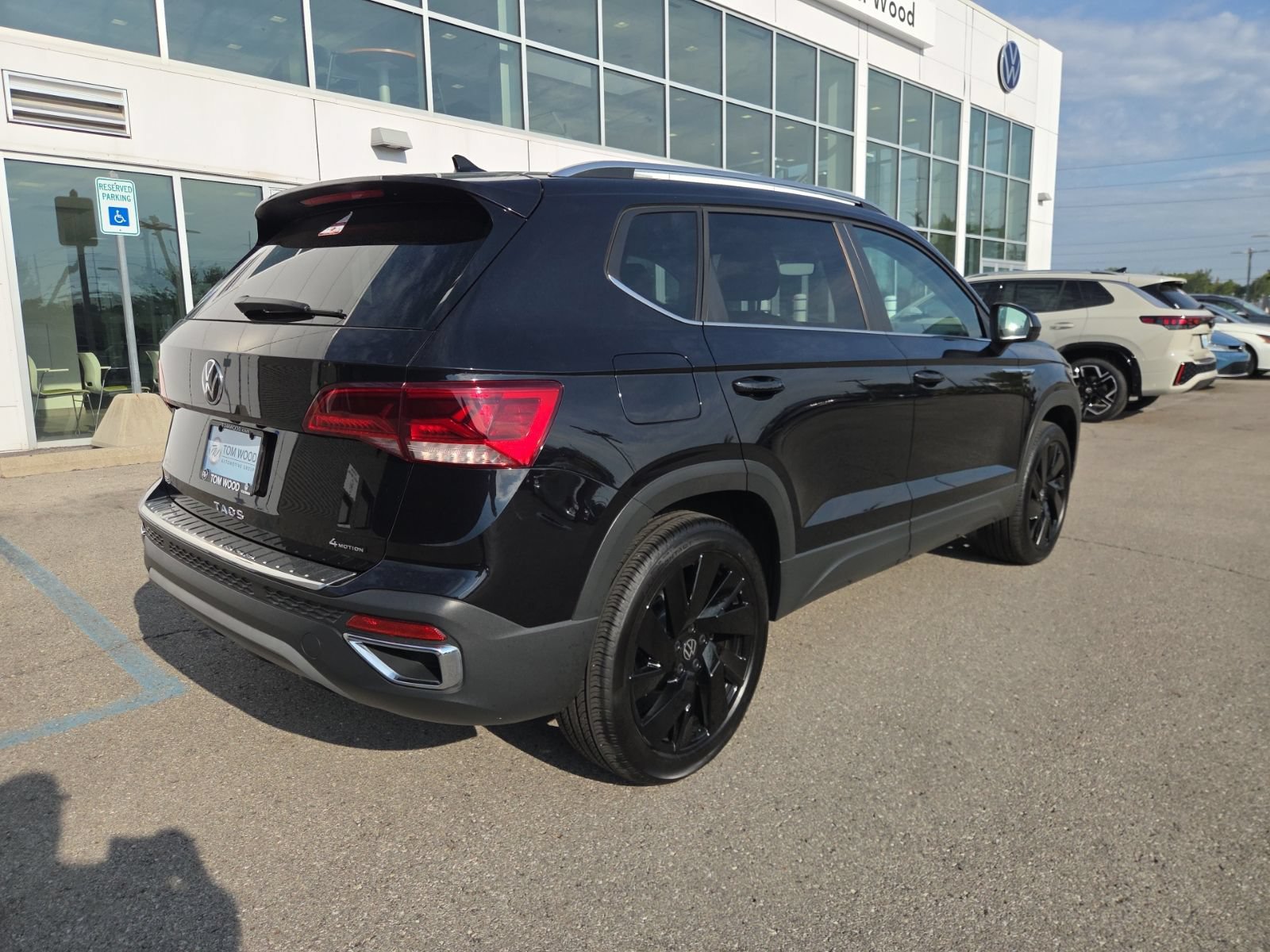 Certified 2024 Volkswagen Taos SE w/ Black Wheel Plus Package AWD/4WD image 4