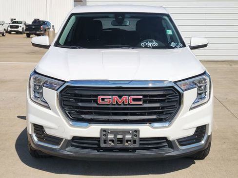 Used 2023 GMC Terrain SLE image 2