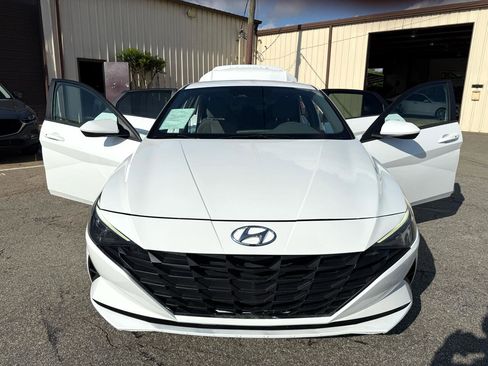 Used 2022 Hyundai Elantra SEL w/ Winter Weather Package image 41