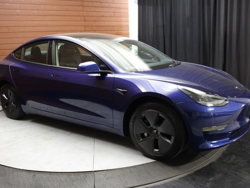 Used 2023 Tesla Model 3 Standard Range image 7