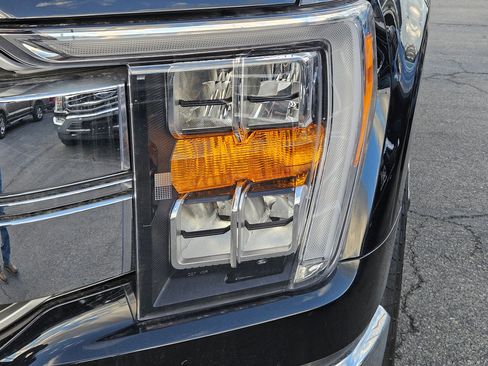 Used 2023 Ford F150 Lariat w/ Trailer Tow Package image 13