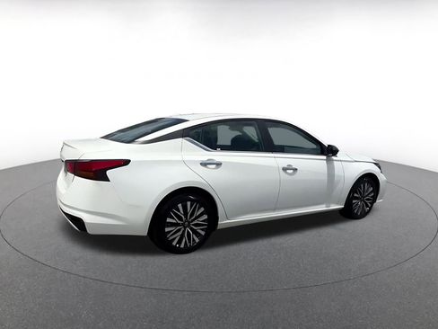 Used 2025 Nissan Altima 2.5 SV FWD image 15
