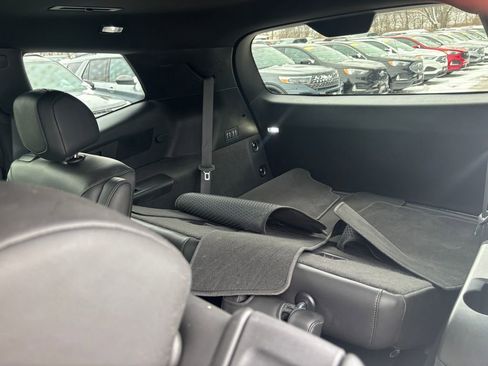 Used 2025 Cadillac XT6 Premium Luxury image 35