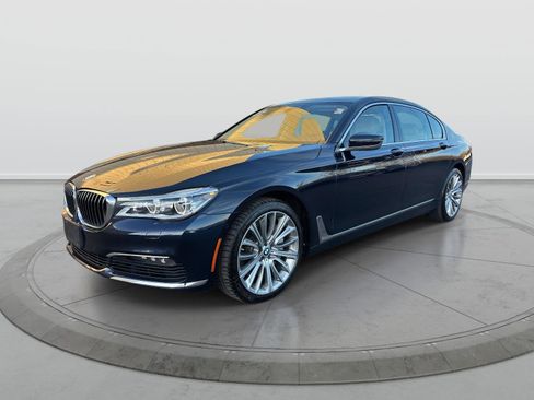 Used 2018 BMW 750i xDrive AWD/4WD image 1