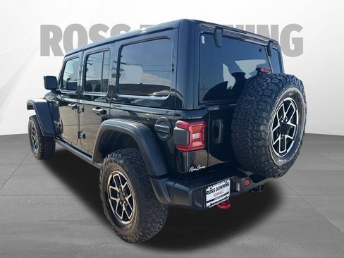 Used 2025 Jeep Wrangler Unlimited Rubicon w/ Convenience Group AWD/4WD image 6
