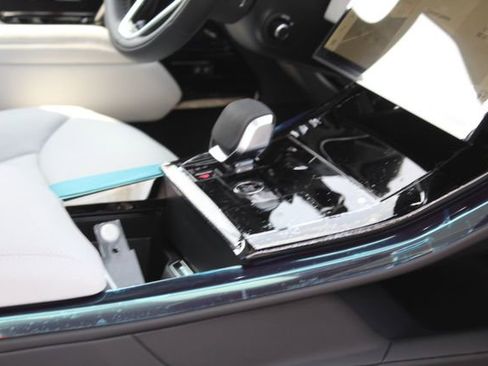 New 2025 Land Rover Range Rover Sport SE image 24