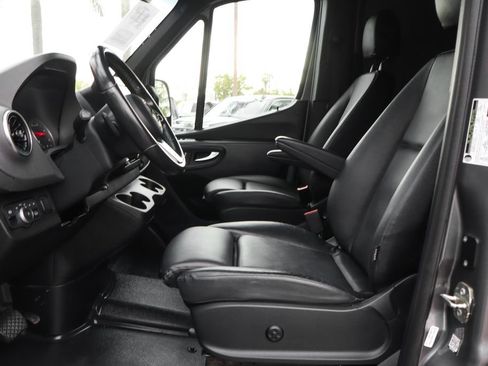 Used 2024 Mercedes-Benz Sprinter 2500 image 20