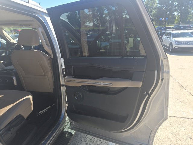 Used 2024 Ford Expedition Max Limited AWD/4WD image 38