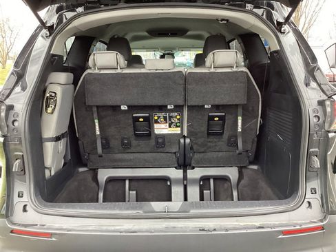 Used 2025 Toyota Sienna LE image 10