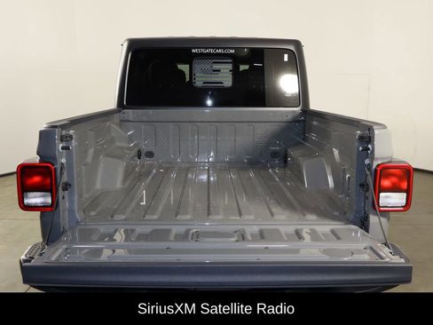 Used 2022 Jeep Gladiator Willys image 18