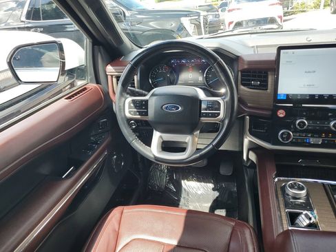 Used 2024 Ford Expedition Limited RWD image 12