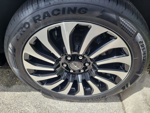 Certified 2024 Lincoln Navigator Black Label AWD/4WD image 5