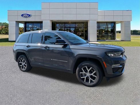Used 2025 Jeep Grand Cherokee Limited w/ Luxury Tech Group II AWD/4WD image 1