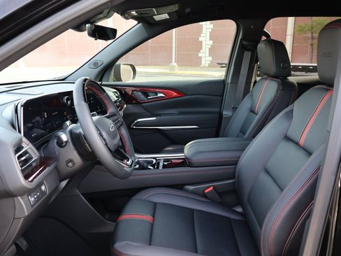 New 2026 Chevrolet Traverse RS w/ LPO, Floor Liner Package image 11