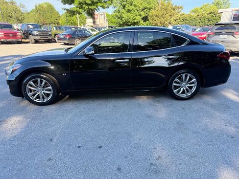 Used 2017 INFINITI Q70 3.7 RWD image 8