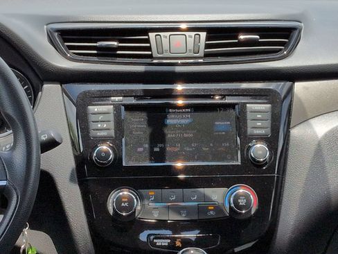 Used 2019 Nissan Rogue Sport S w/ Appearance Package FWD image 18