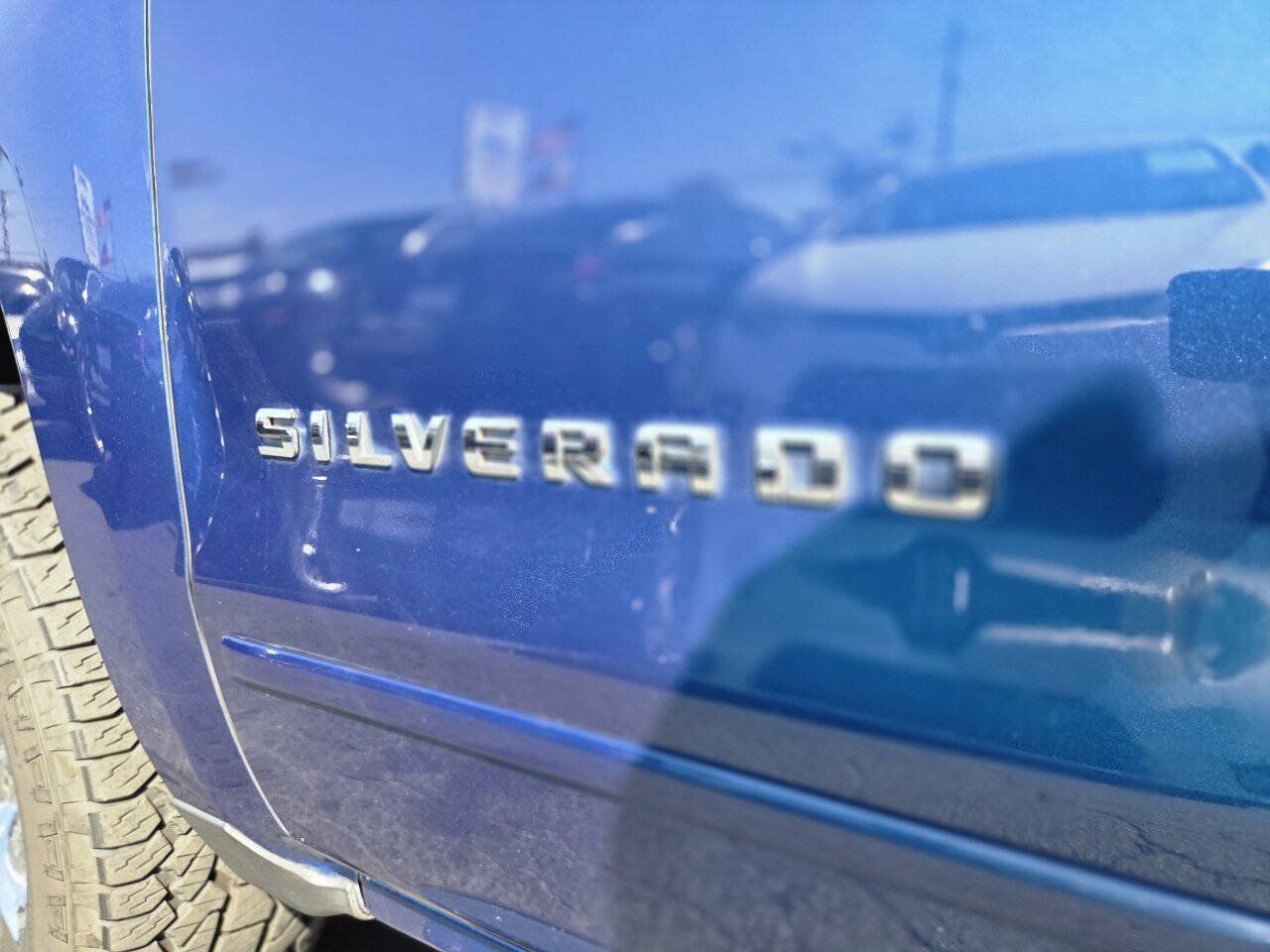 Used 2018 Chevrolet Silverado 1500 LT w/ LT Eassist Package AWD/4WD image 18