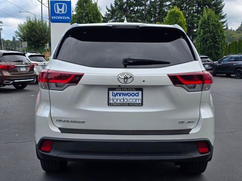 Used 2019 Toyota Highlander SE AWD/4WD image 15