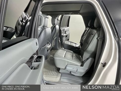 Used 2019 Lincoln Navigator L Select RWD image 12